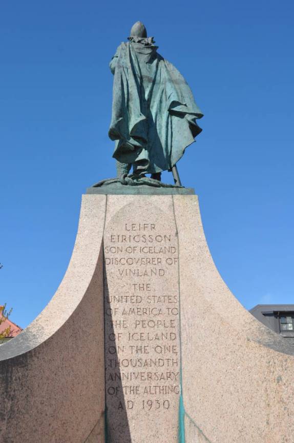 Estátua que homenageia Leif Ericsson, o descobridor da América, 500 anos antes de Colombo (Reykjavik, na Islândia)